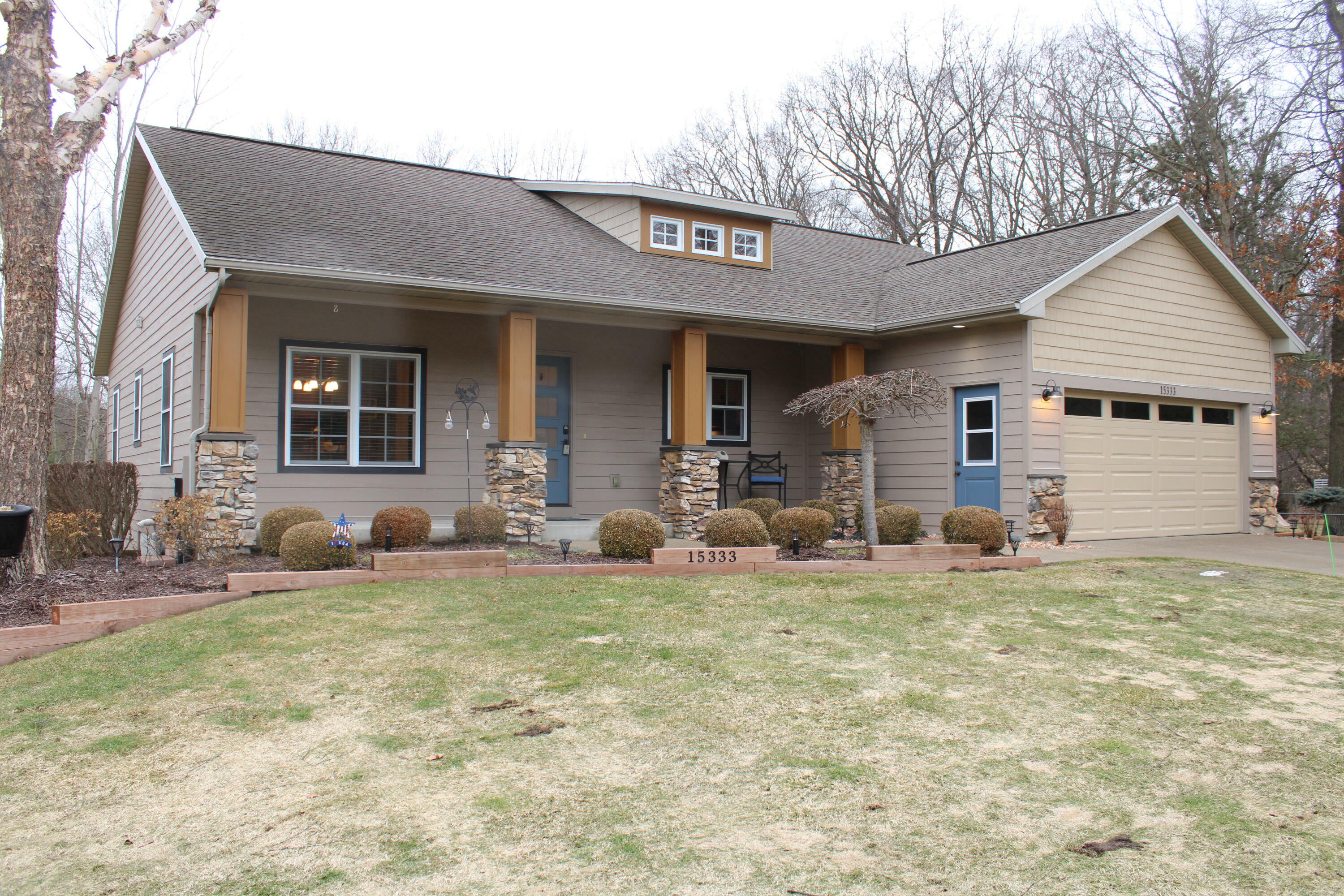 Property Photo:  15333 Red Oak Drive  MI 49417 