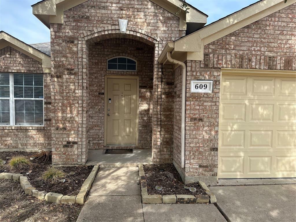 Property Photo: 609 Soledad Street TX 76002