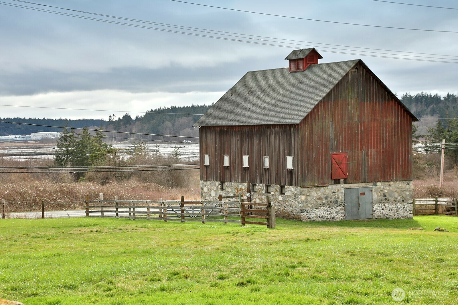 Property Photo:  2725  Hunt Road  WA 98277 