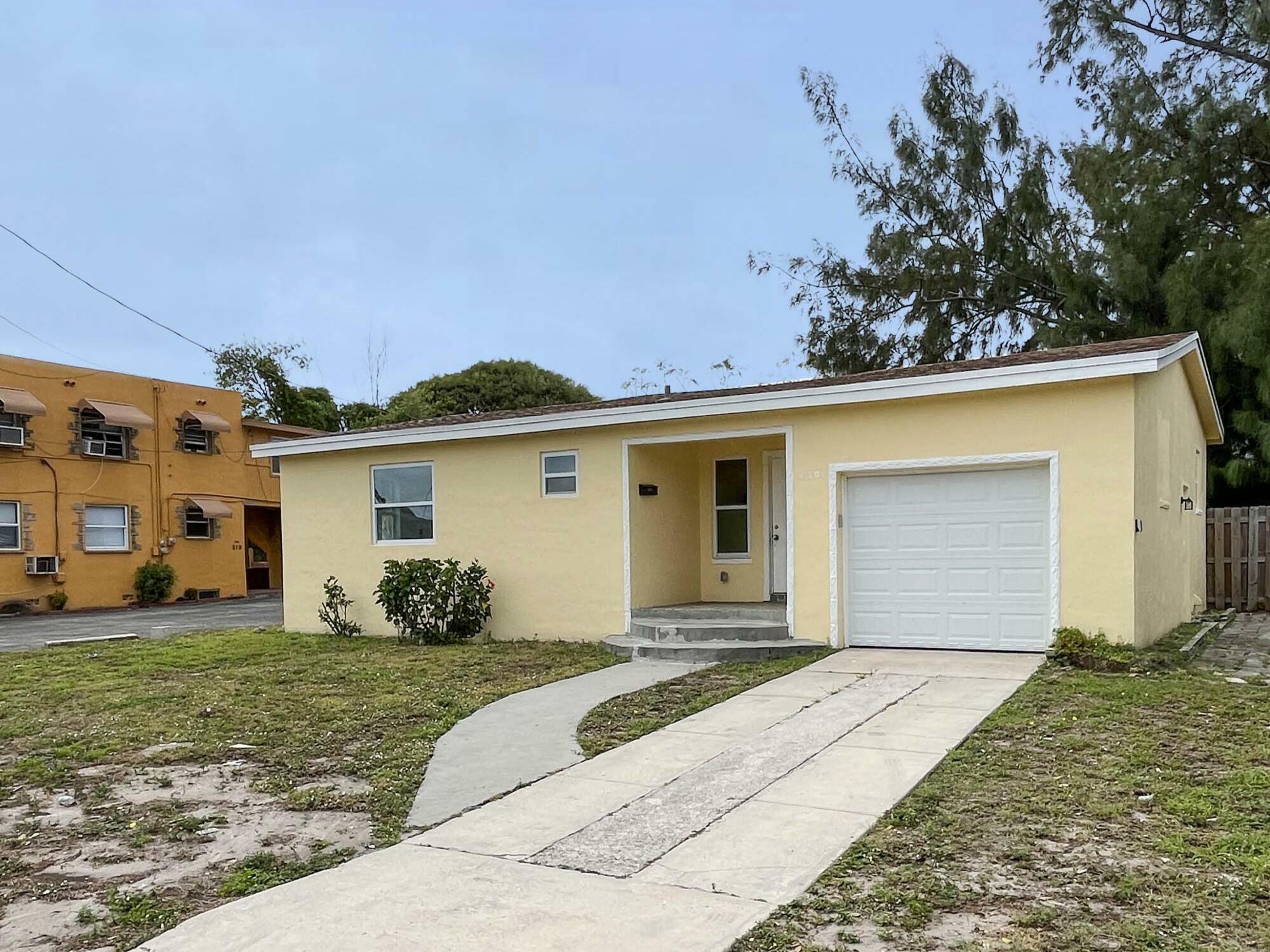 Property Photo:  4301 Pinewood Avenue  FL 33407 