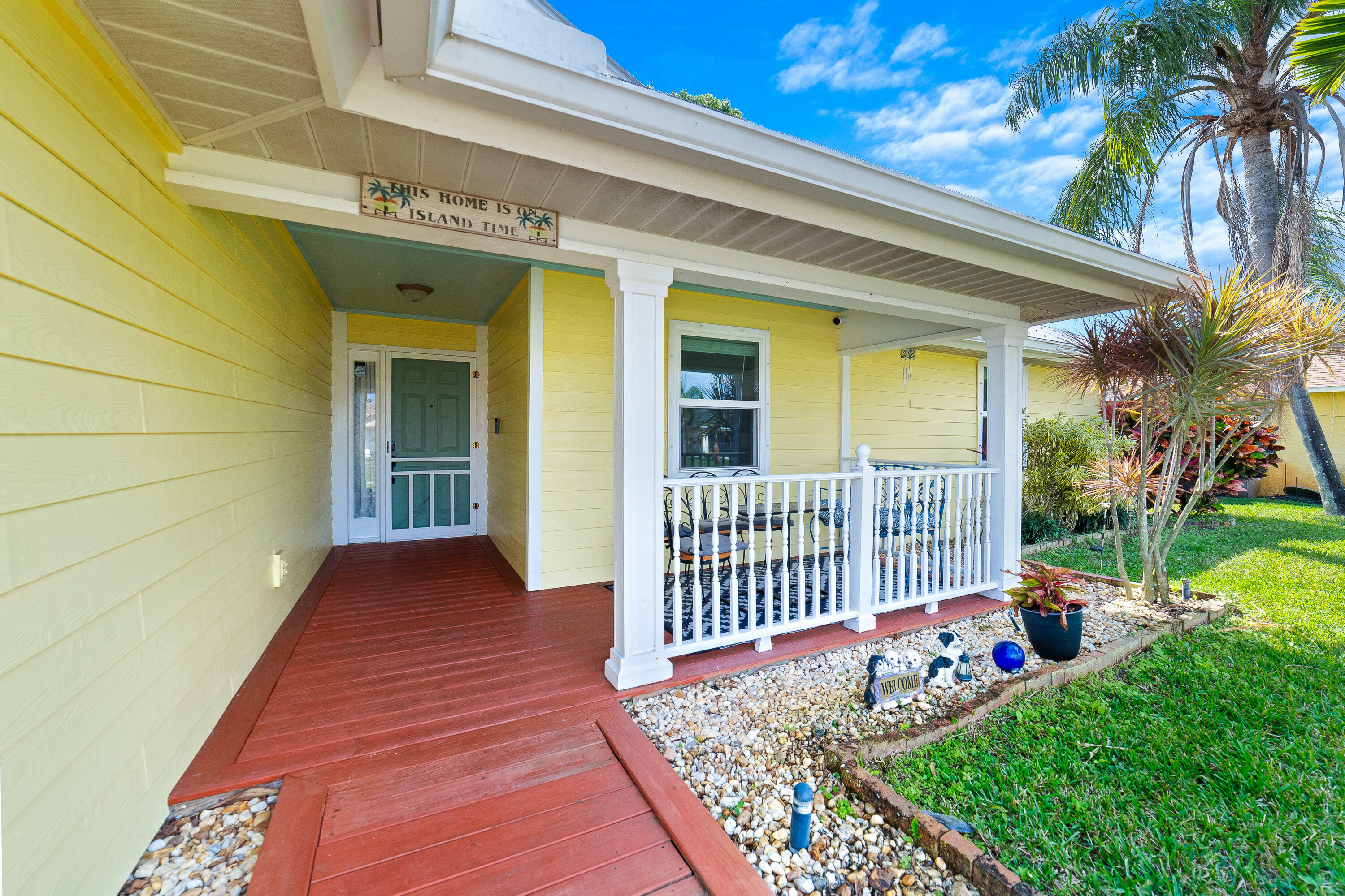 Property Photo: 2907 SW Boxwood Circle FL 34953