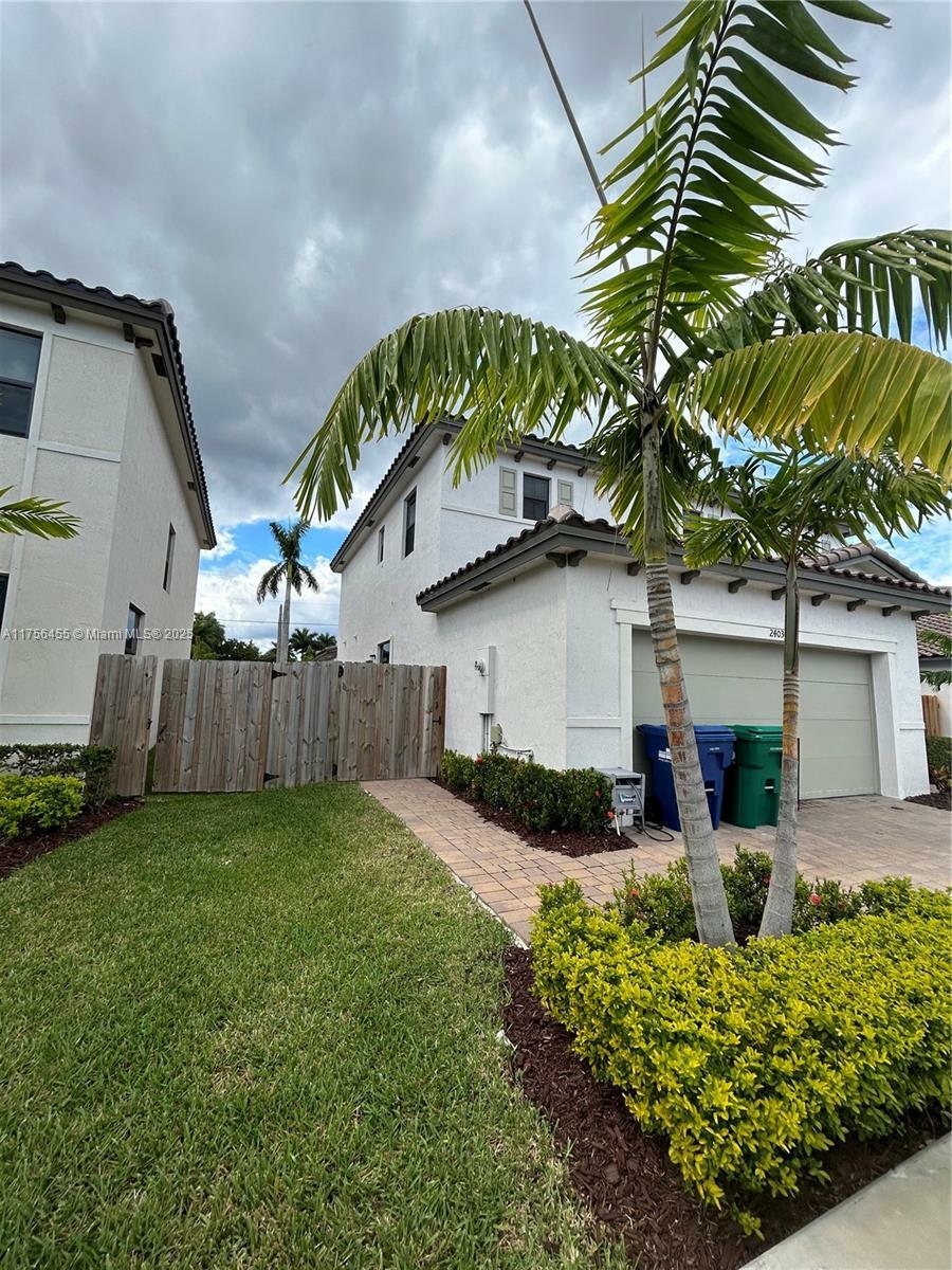 Property Photo:  24030 SW 119th Pl Efficiency  FL 33032 