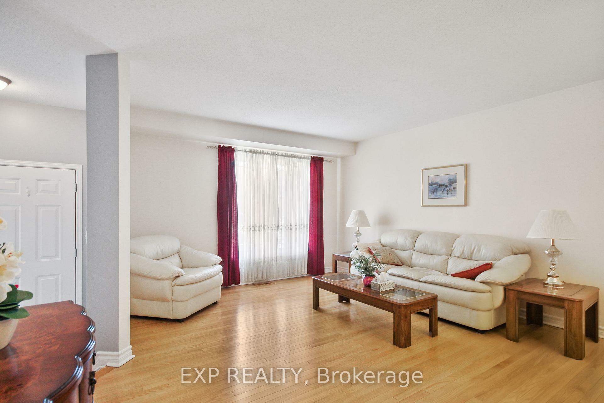 Property Photo: 618 Beatrice Drive S ON K2J 5N9