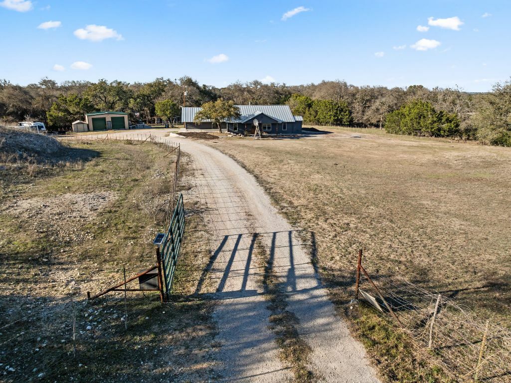 Property Photo: 119 Creekside Circle TX 78642