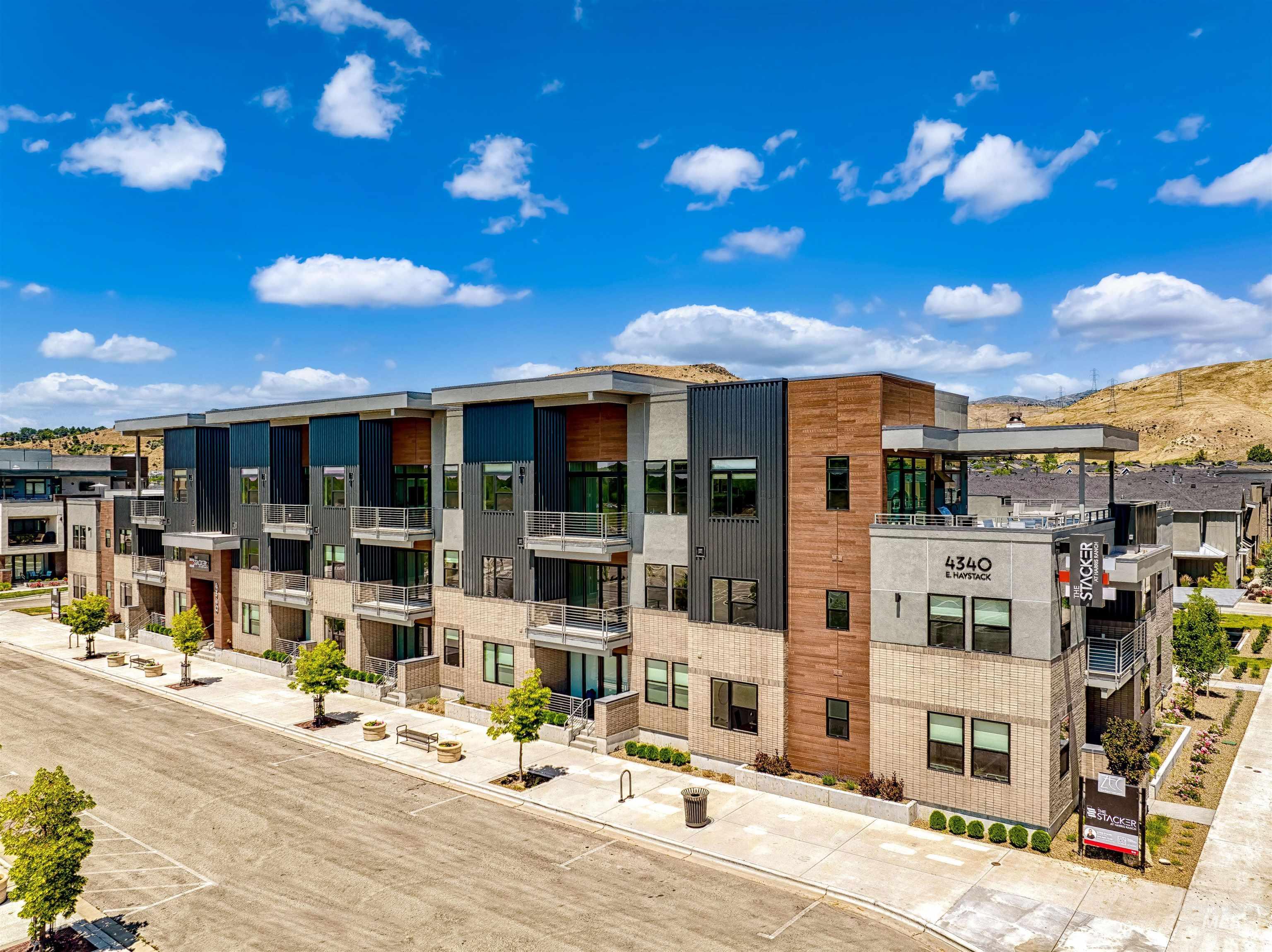 Property Photo: 4340 E Haystack St 306 ID 83716