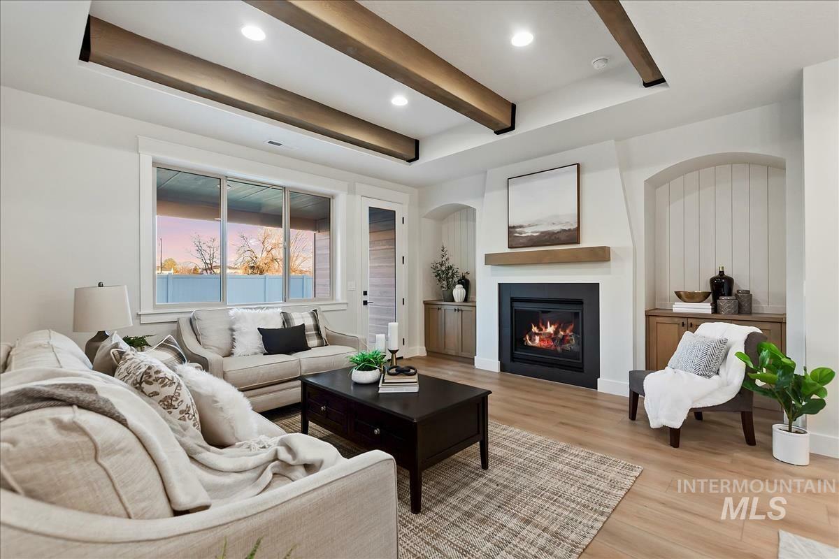 Property Photo: 182 N Woody Knoll Ln ID 83616