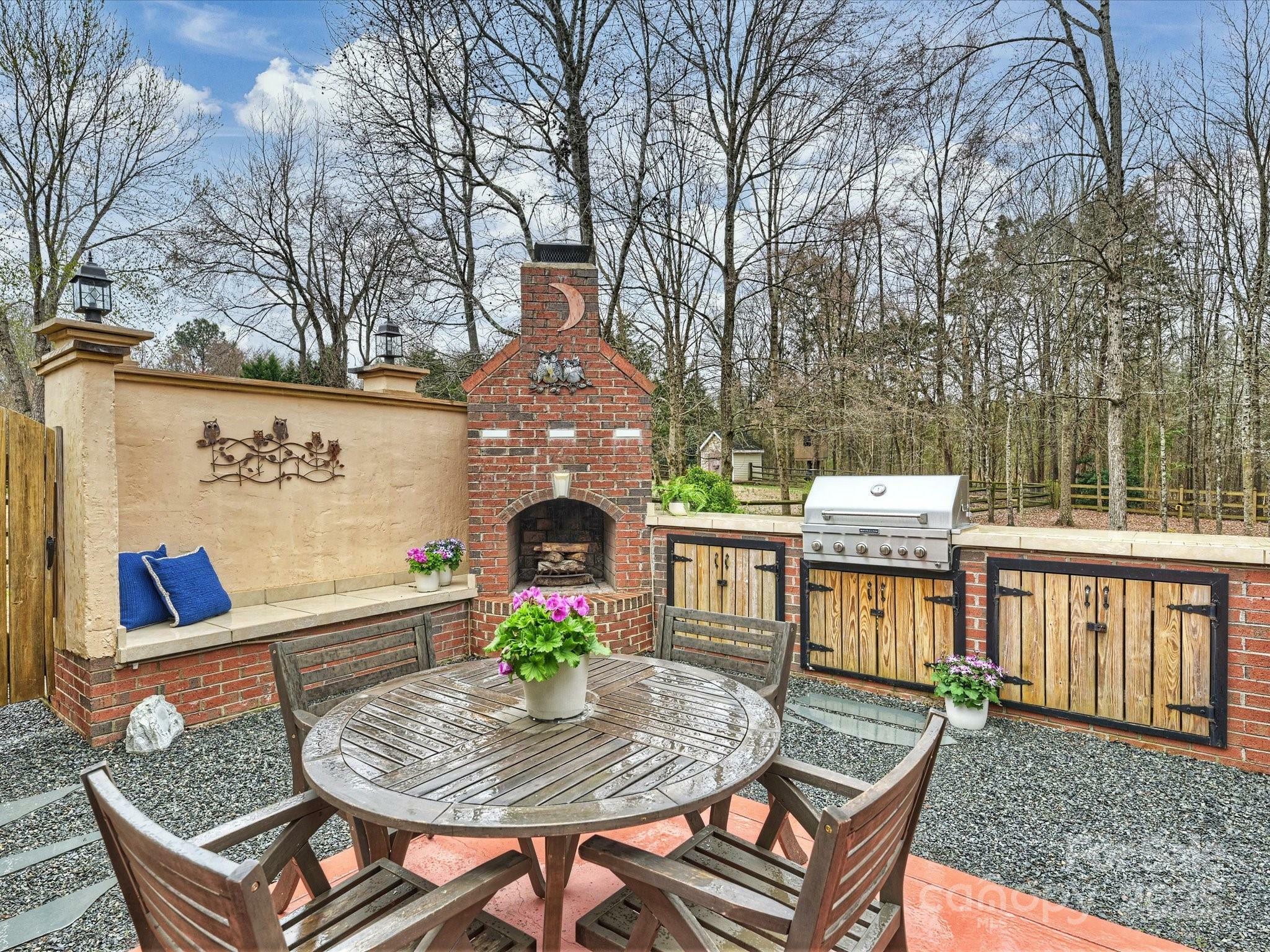 Property Photo: 2405 Ivy Run Drive NC 28079