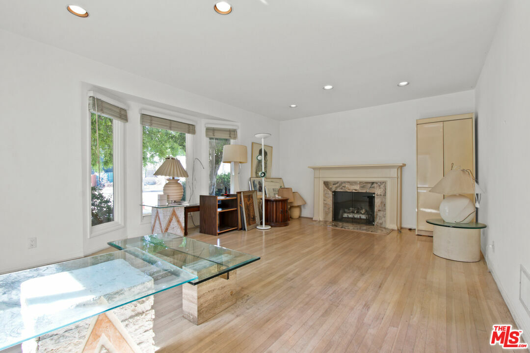 Property Photo:  1478   Roxbury Dr  CA 90035 