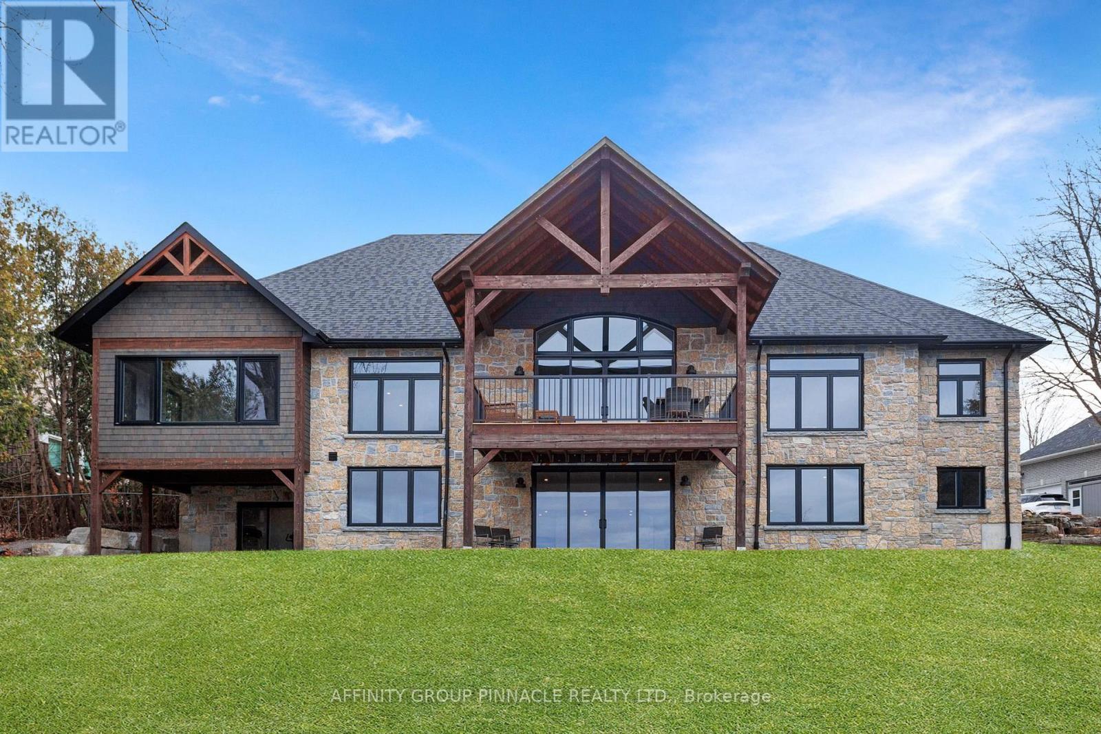 Photo de la propriété:  383 Snug Harbour Road  ON K9V 4R6 