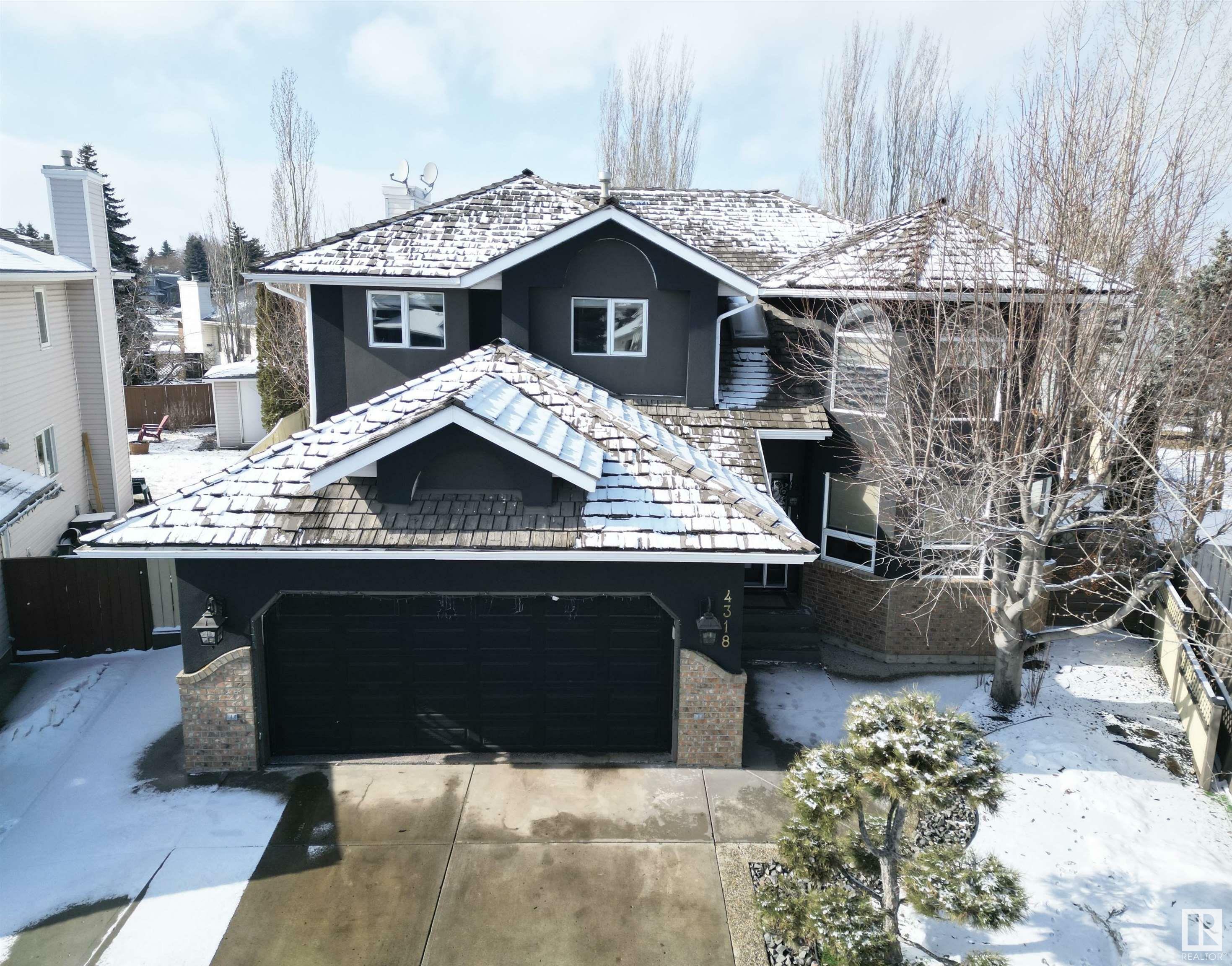 Property Photo:  4318 46 Street NW  AB T6L 6L9 