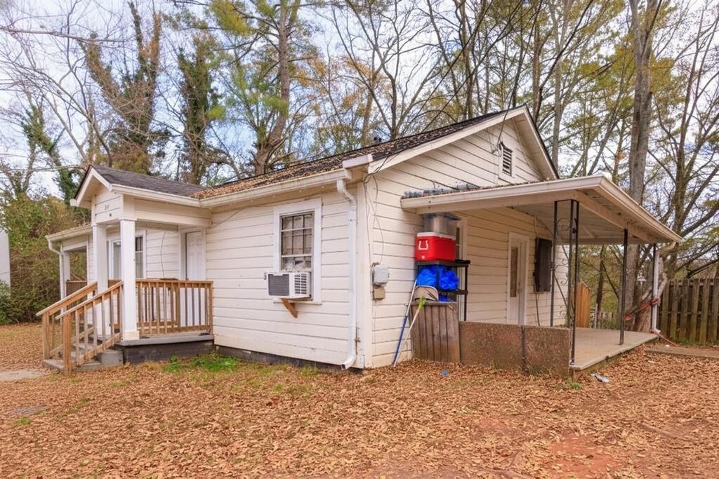 Property Photo:  241 E Killian Street  GA 30114 