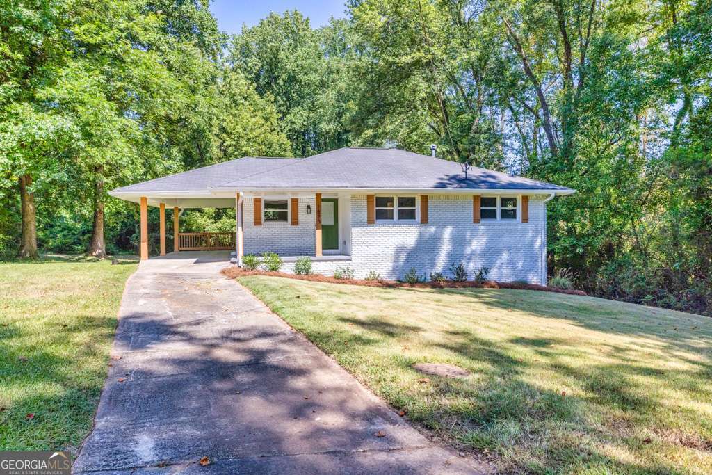Property Photo: 1875 Creekside Court GA 30032