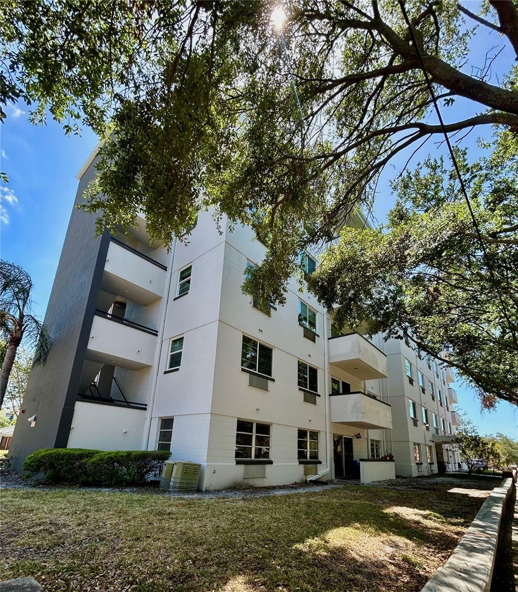 Property Photo: 406 W Azeele Estate 303 FL 33606