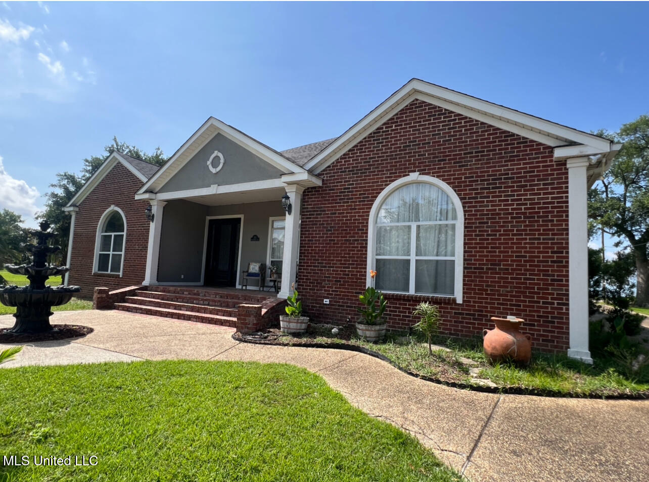 Property Photo: 2112 Washington Avenue MS 39567
