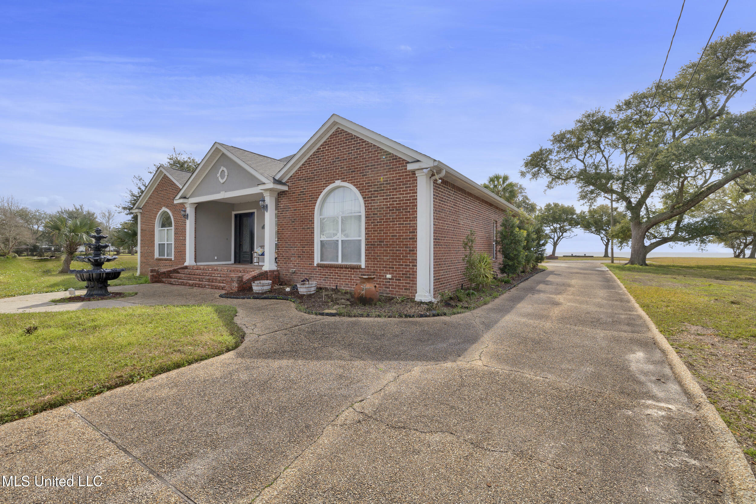 Property Photo: 2112 Washington Avenue MS 39567