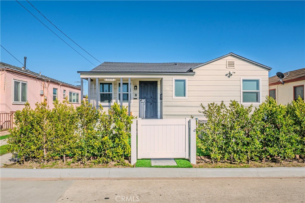 Property Photo:  11018 S Burl Avenue  CA 90304 