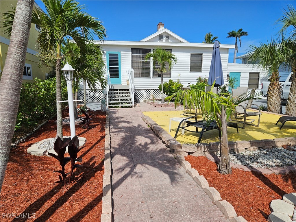 Property Photo: 243 Pearl Street FL 33931