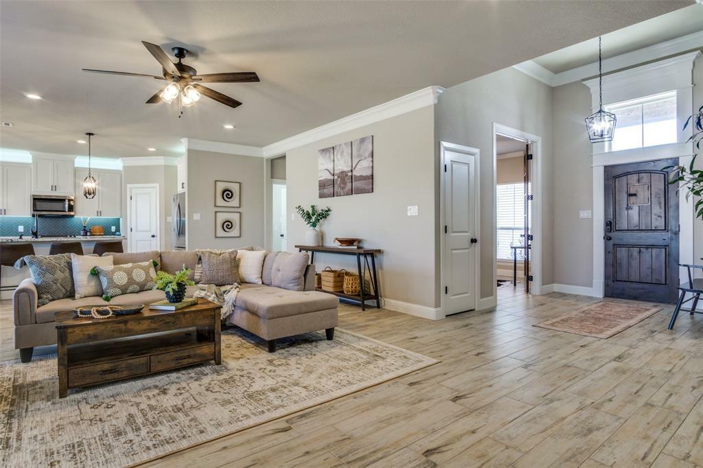 Property Photo: 148 Arrendondo Way TX 76126