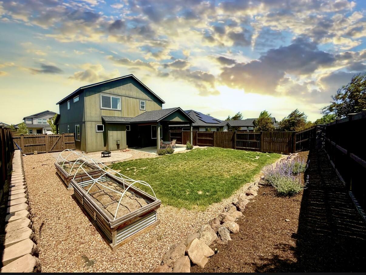 Property Photo: 2522 NW Hemlock Way OR 97756