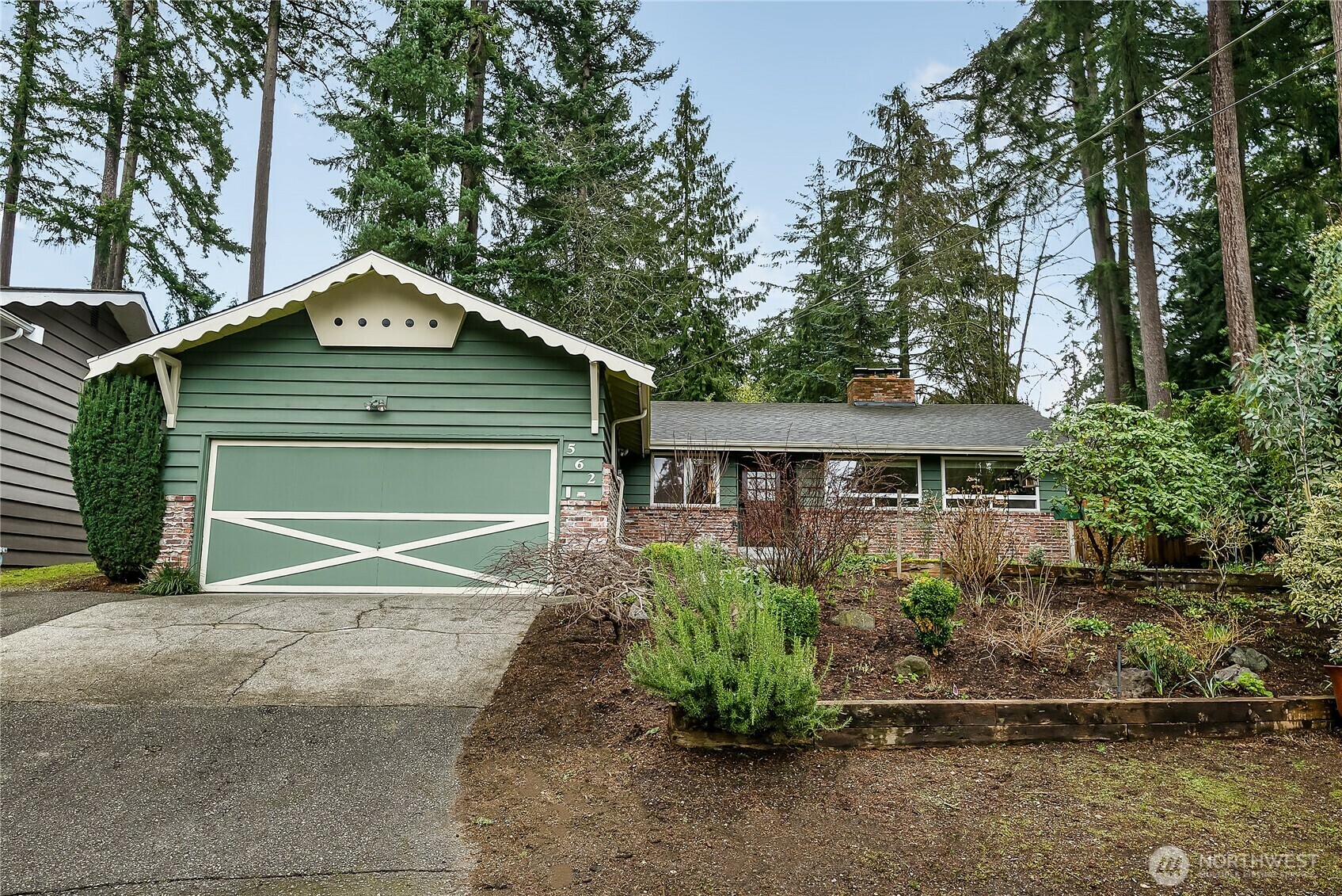 Property Photo:  562 N 169th St  WA 98133 