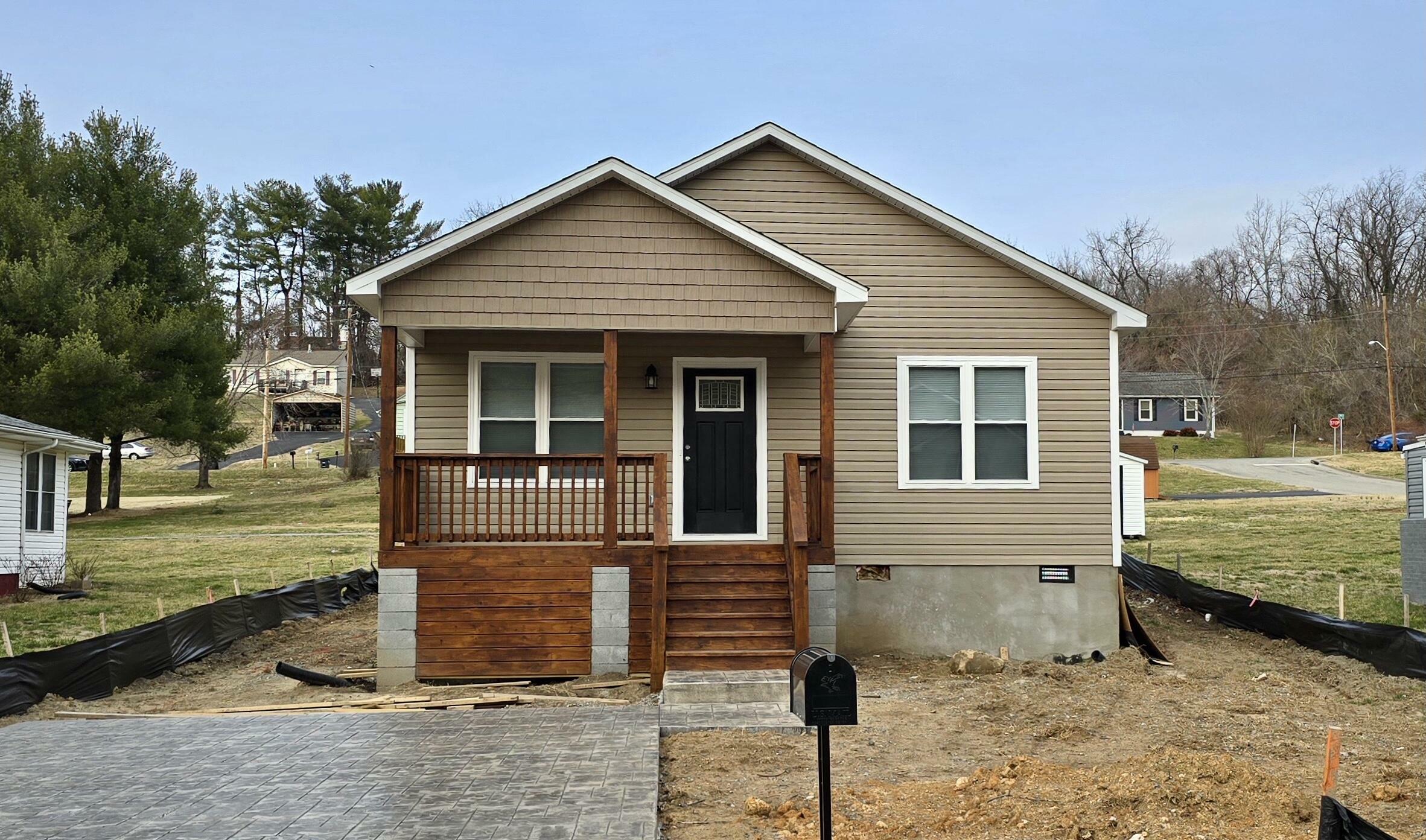 Property Photo:  216 Franklin Ave  VA 24179 