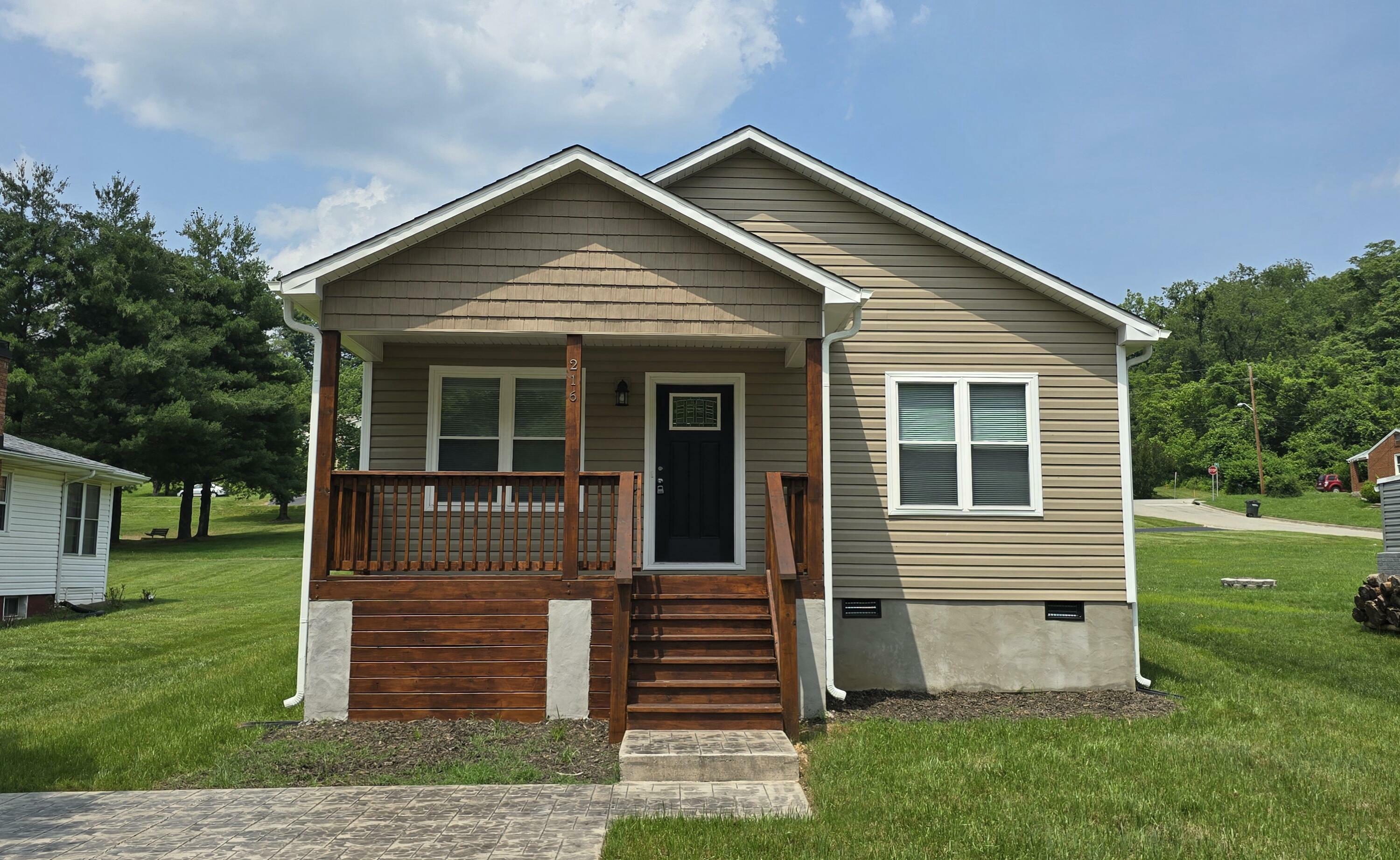 Property Photo: 216 Franklin Ave VA 24179