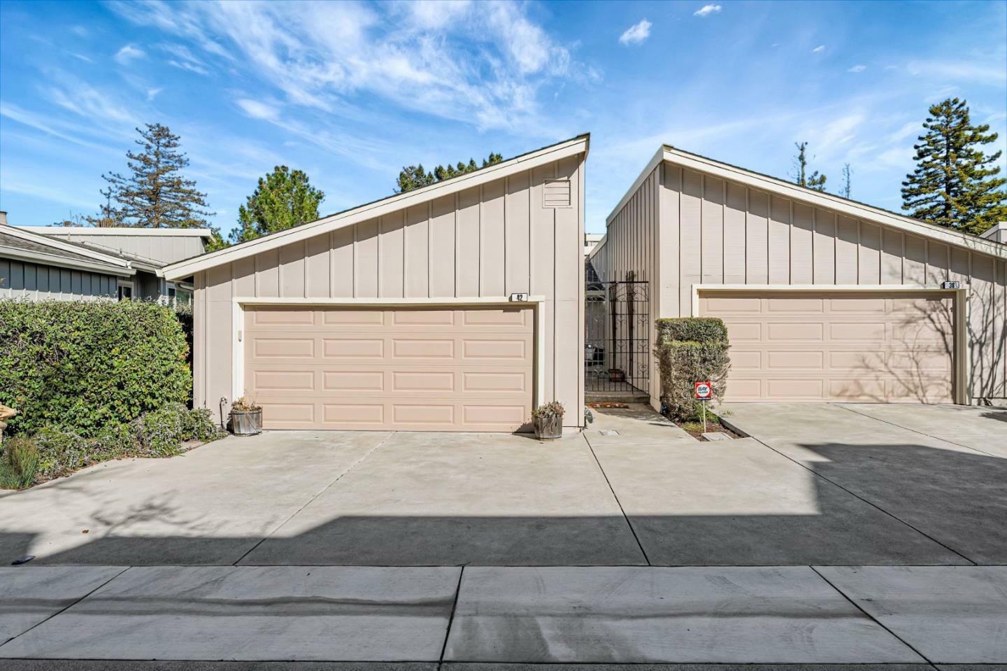 Property Photo: 42 Weepingridge Court CA 94402