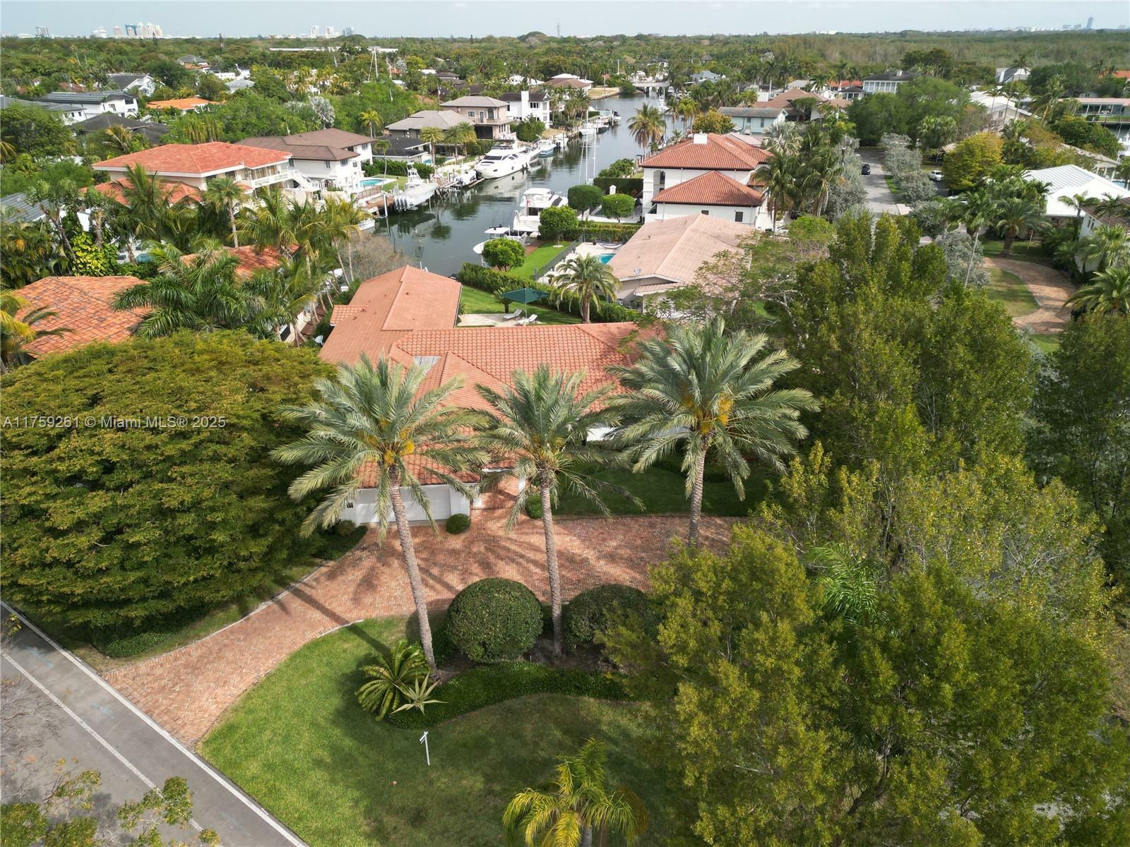Property Photo: 1117 Bella Vista Ave FL 33156