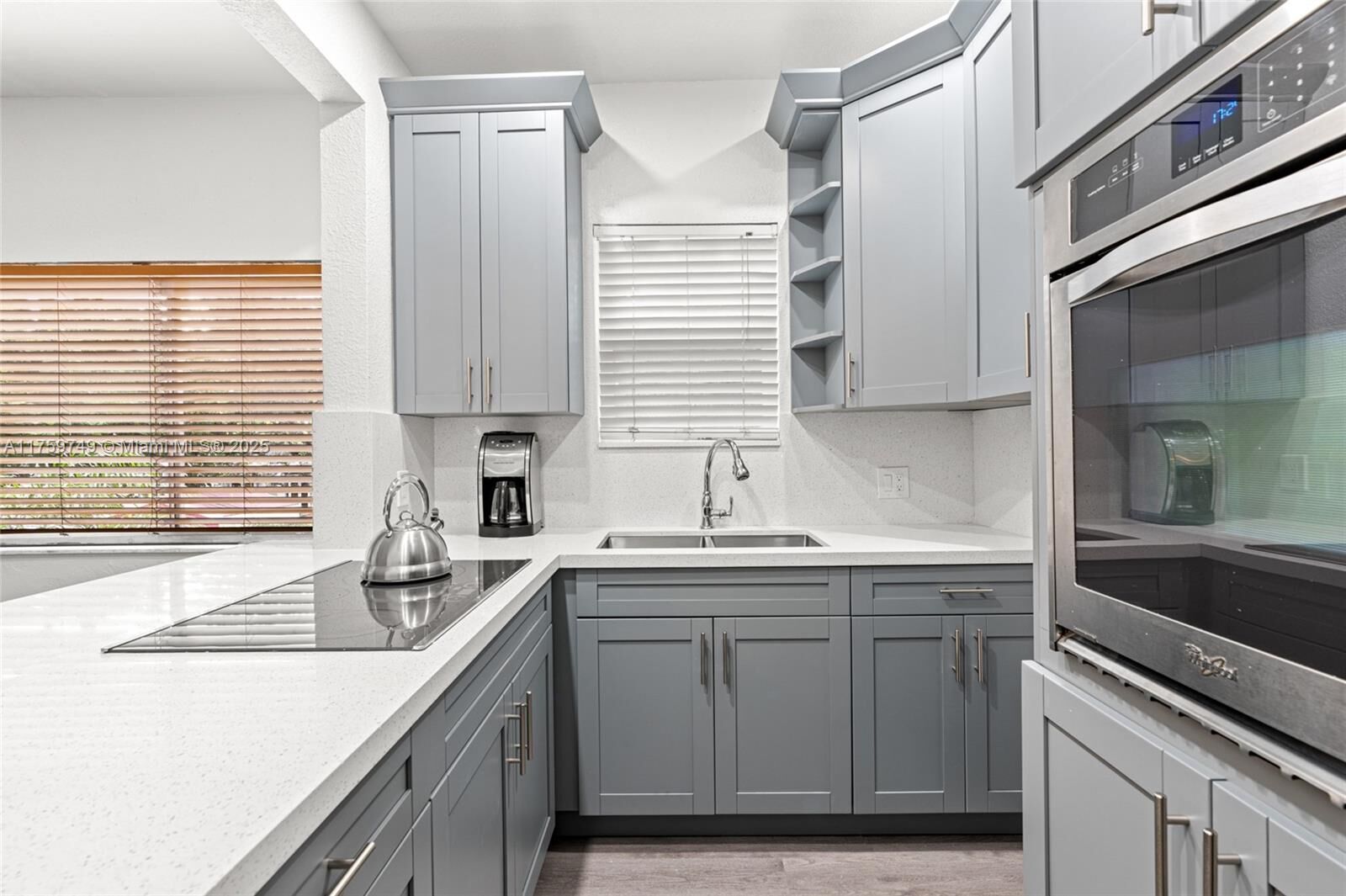 Property Photo:  30 SW 5th St 1  FL 33004 