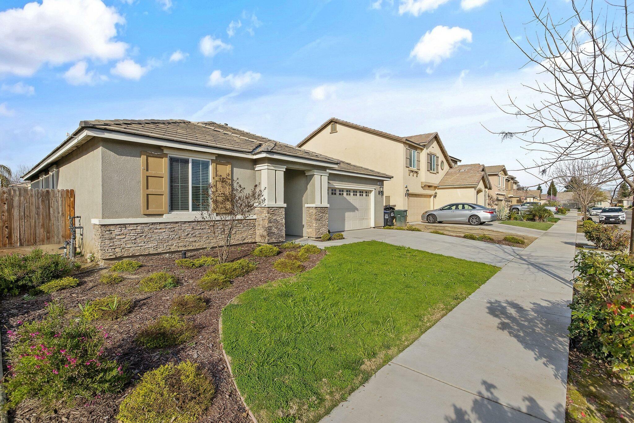 Property Photo:  4350 W Robin Avenue  CA 93291 