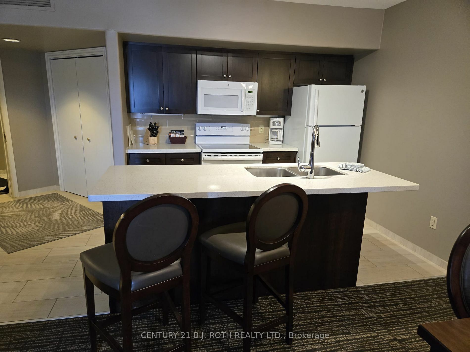 Property Photo: 90 Highland Drive 2426, 2427 ON L0L 2L0