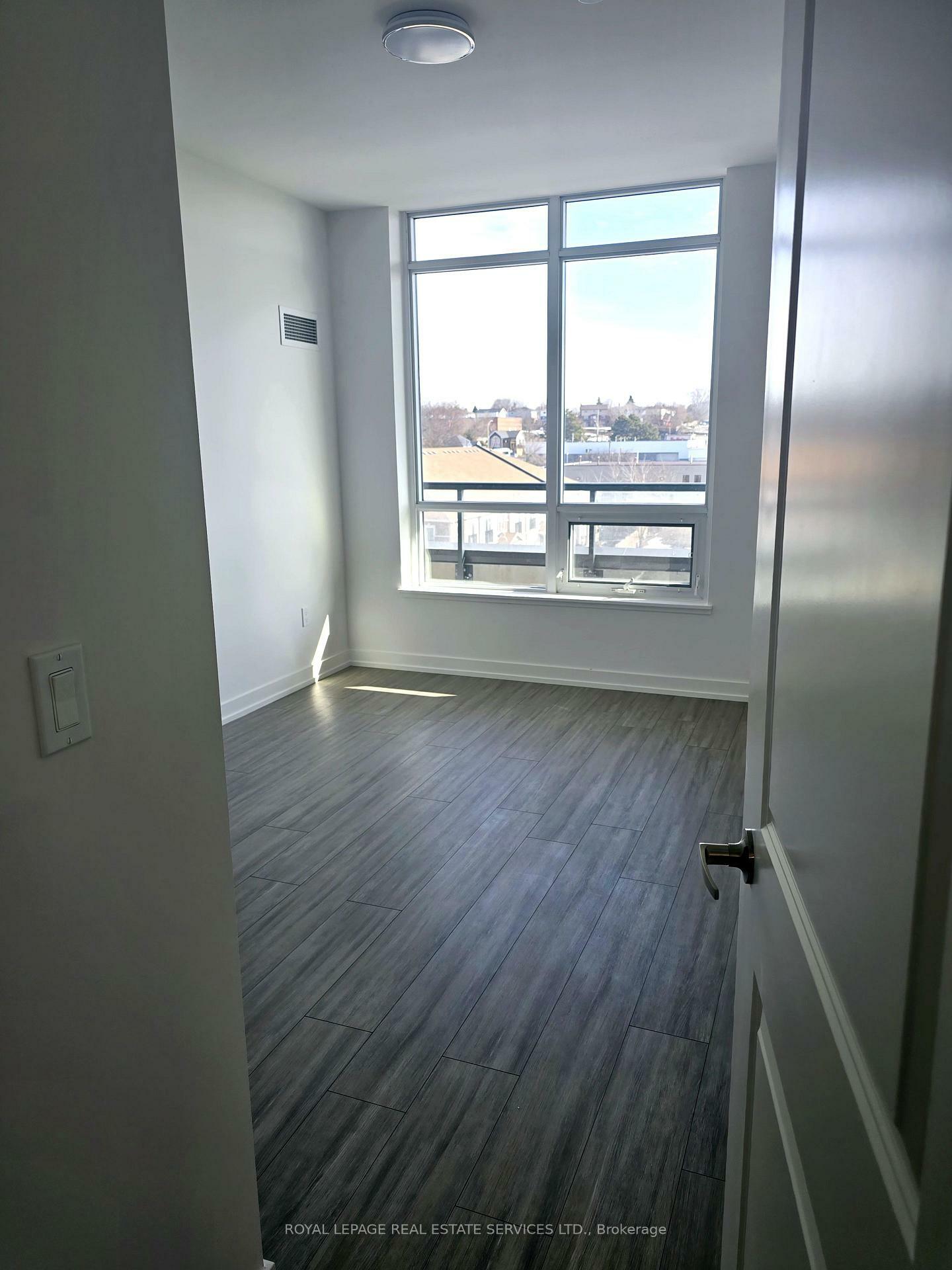 Property Photo:  1010 Dundas Street E Ph05  ON L1N 2K2 