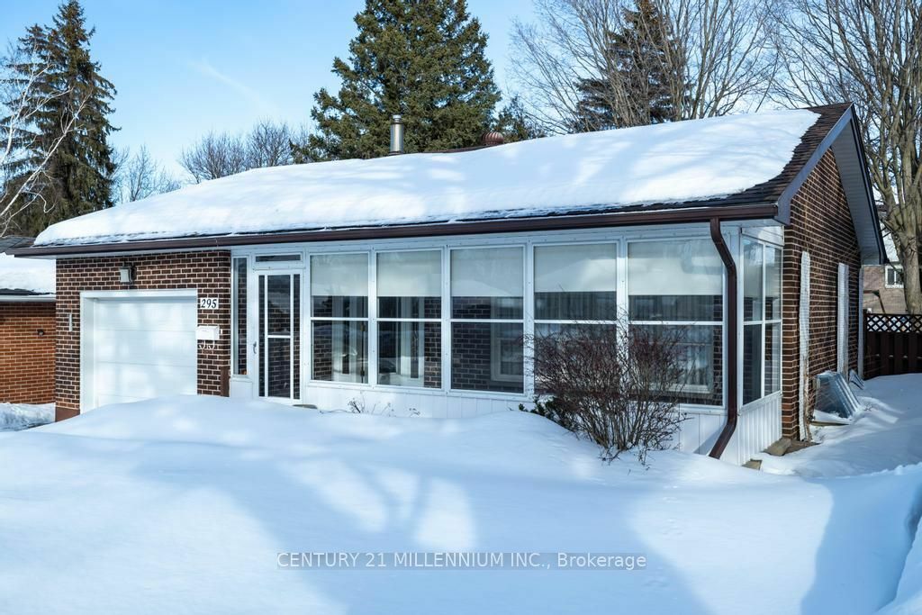 Property Photo:  295 Duckworth St  ON L4M 3X5 