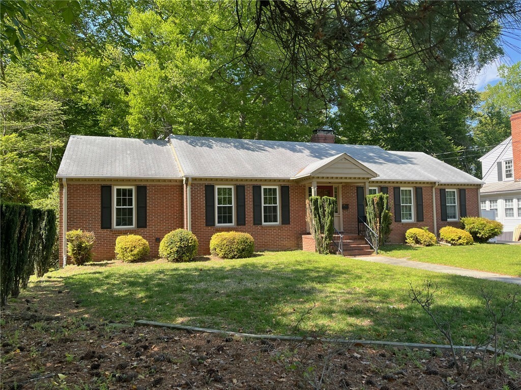 Property Photo:  126 Matoaka Court  VA 23185 