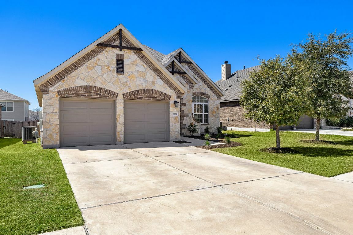 Property Photo:  6852 Brindisi Place  TX 78665 