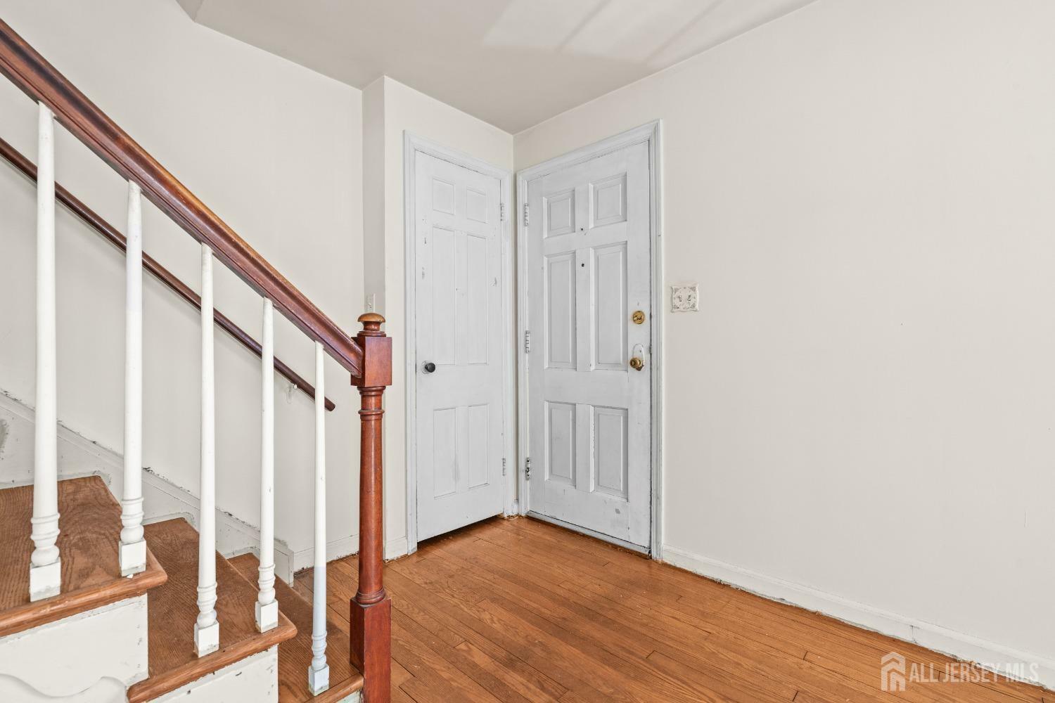 Property Photo:  29 Sidney Place  NJ 08840 