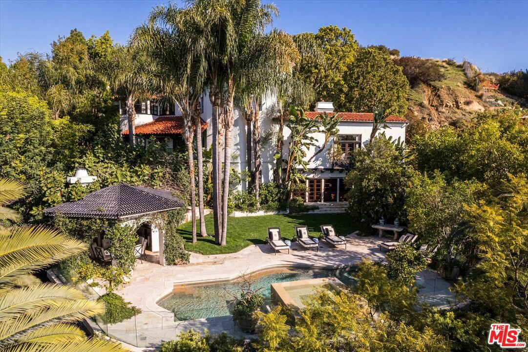 Property Photo: 6950 Oporto Dr CA 90068