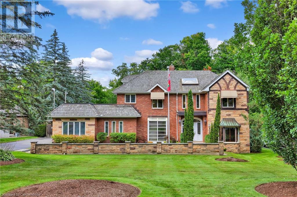 Property Photo: 32 Maple Hill Drive ON N2M 2R8