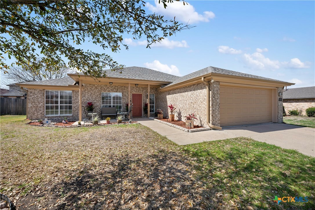 Property Photo:  402 Jason Drive  TX 76548 