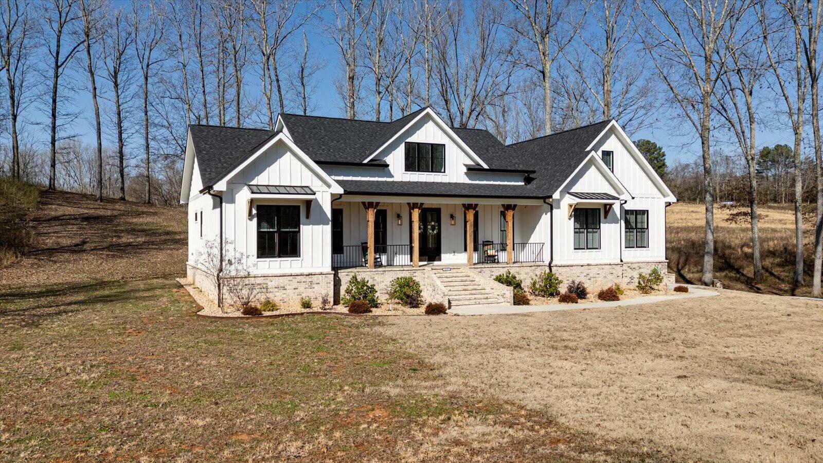 Property Photo: 835 Edgewater Way TN 37347