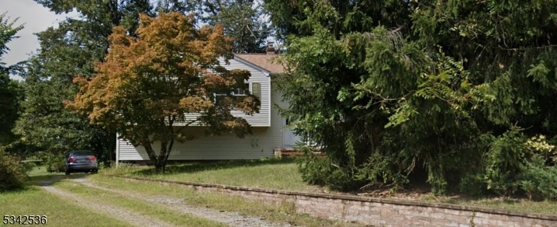 1 Mountain View Ct  Clinton Twp. NJ 08833 photo