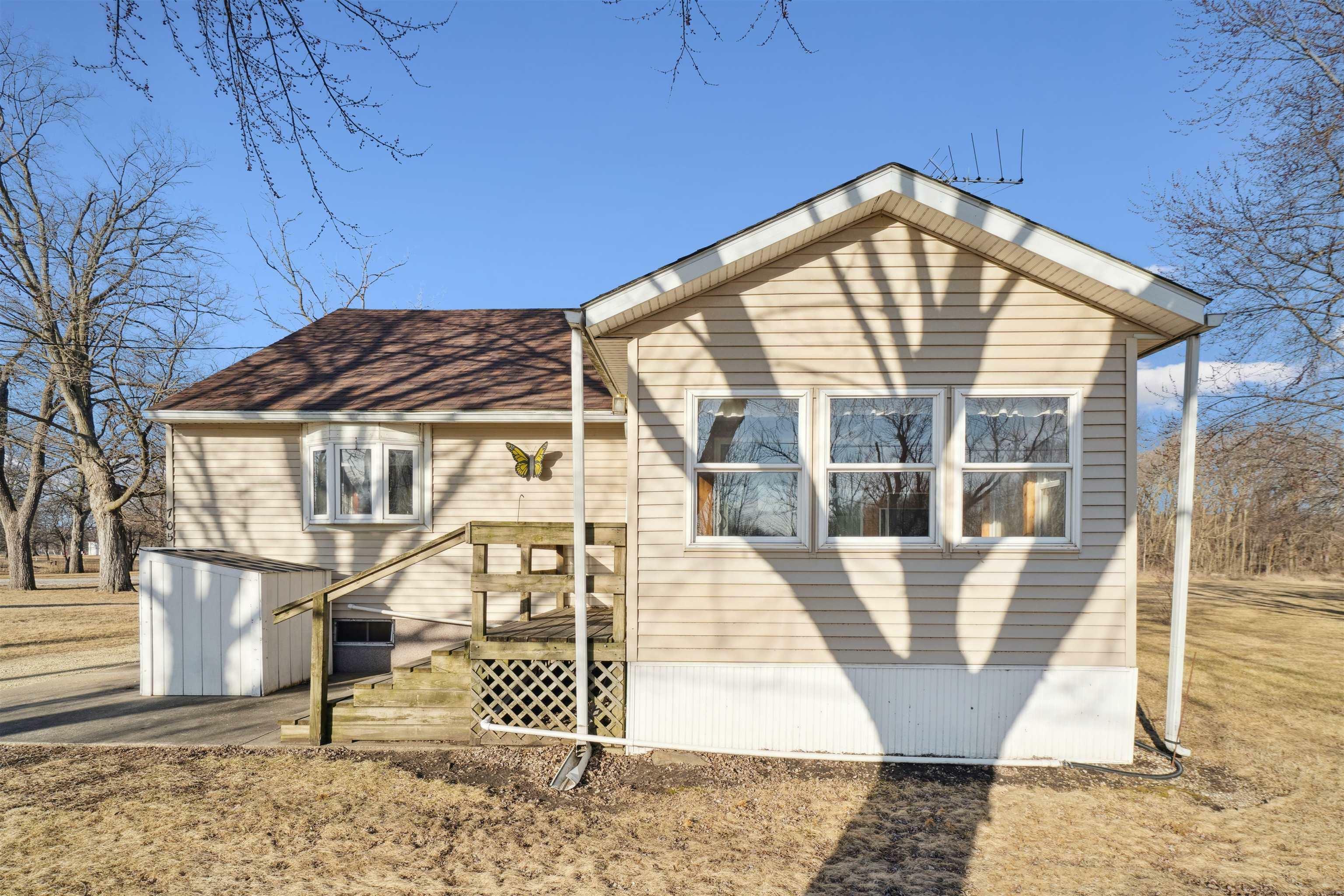 Property Photo:  705 1st St N  IA 50655 