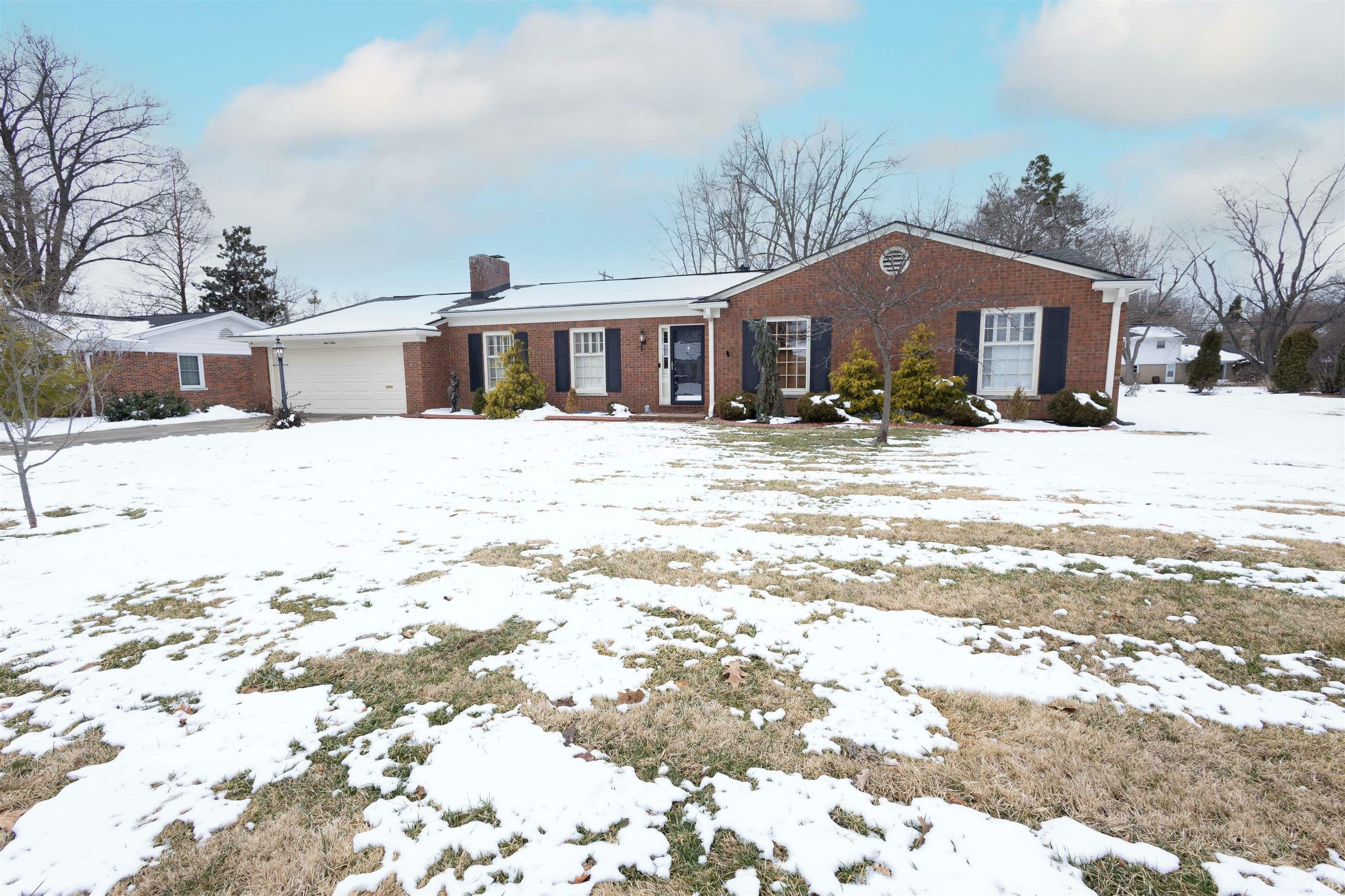 Property Photo:  901 Canterbury Drive  IN 47715 