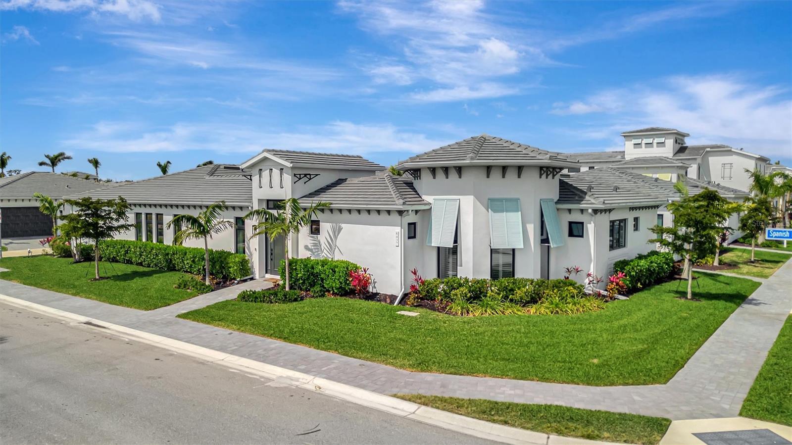 Property Photo: 6437 Spanish Bayonet Way FL 34210