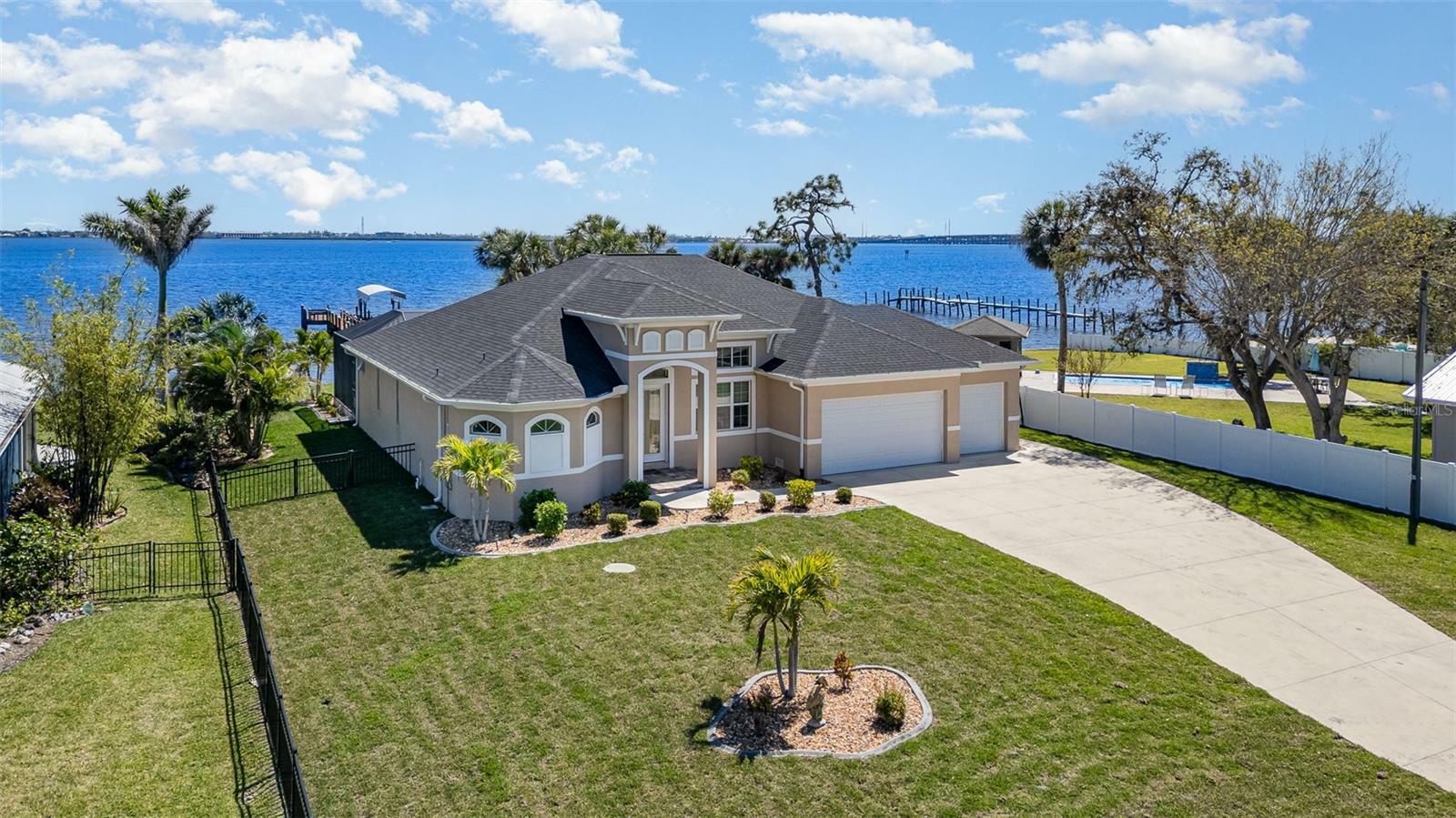 Property Photo: 4450 Northshore Drive FL 33980