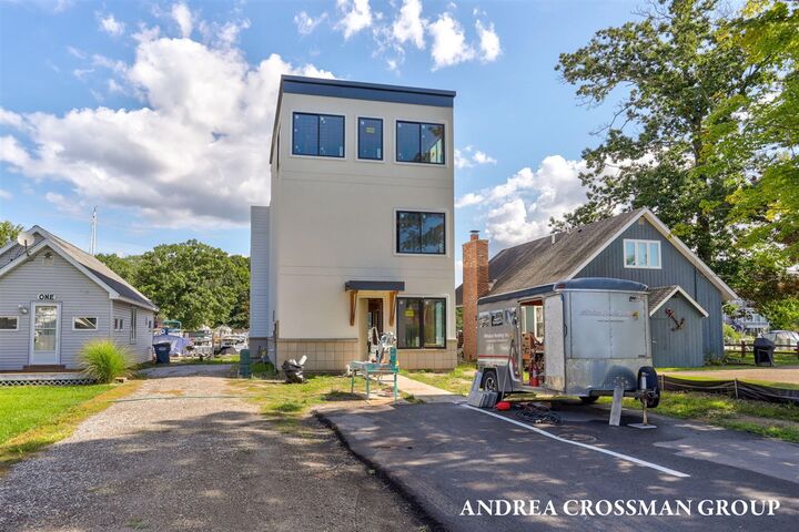 Property Photo: 1 N Bailey Avenue #5 MI 49090