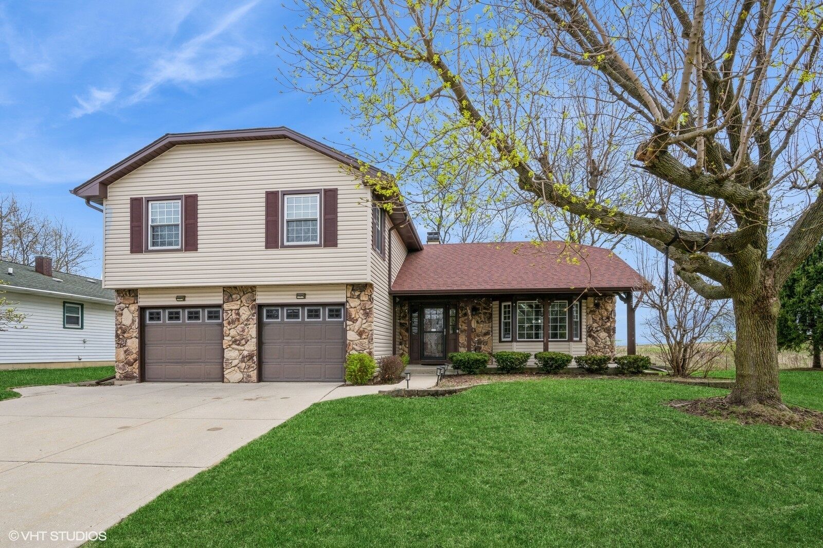 Property Photo:  1859 Burr Ridge Drive  IL 60192 