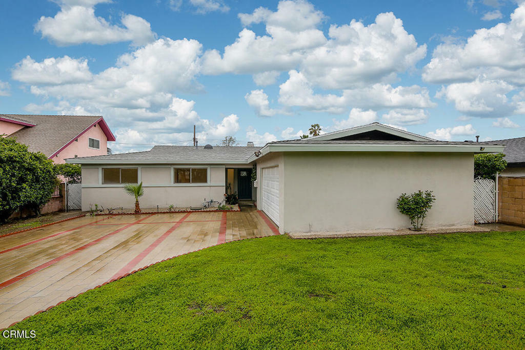 Property Photo:  8955 Oneida Avenue  CA 91352 