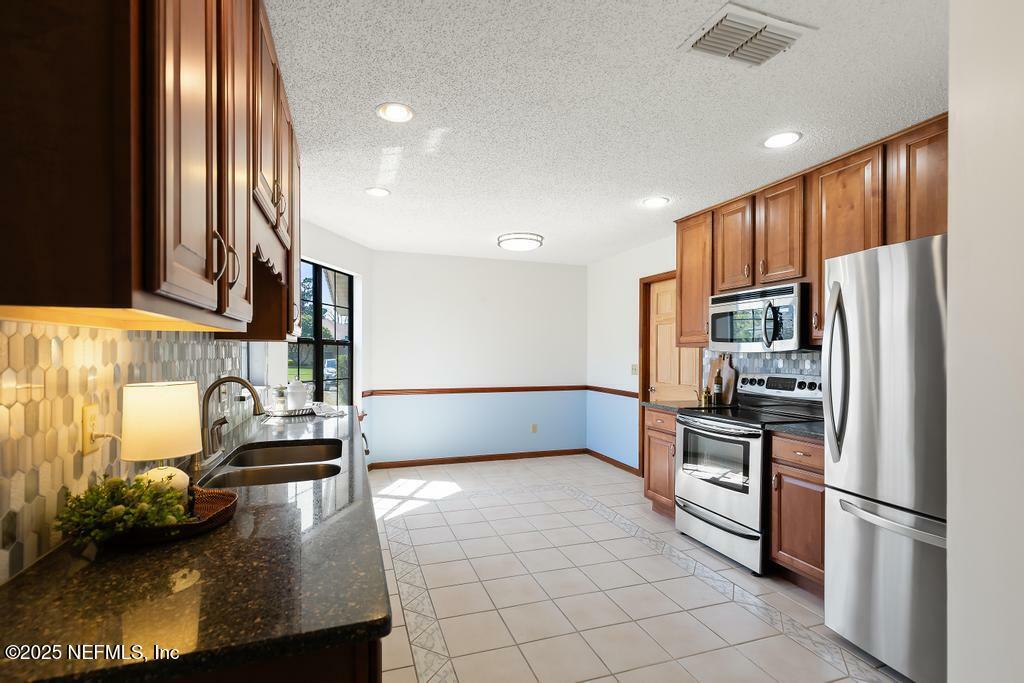 Property Photo: 10263 Forest Haven Drive N FL 32257