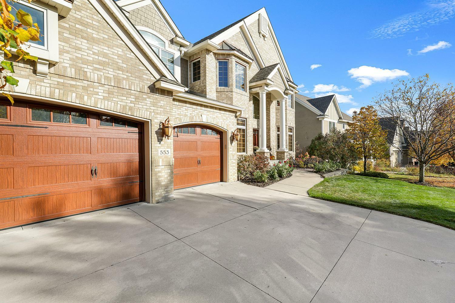 Property Photo:  553 Lake Ridge Court  MN 55126 